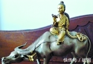 戴眼镜|放大10倍的500年古画,有个男人戴眼镜,古人是如何应对近视眼?