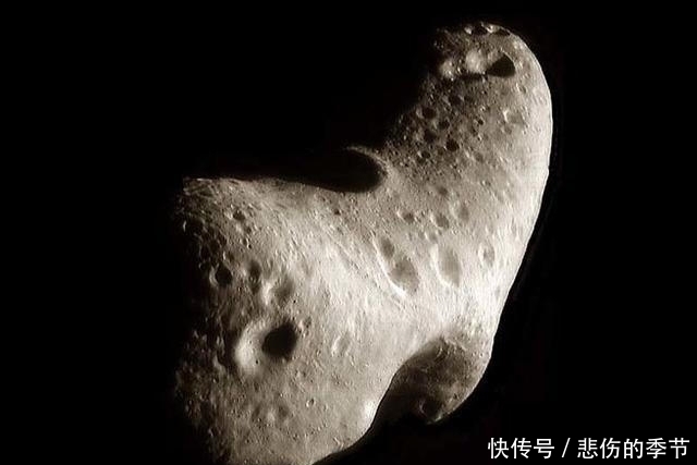 直径325米，这颗小行星将与地球擦肩而过，令人担忧的还在后头