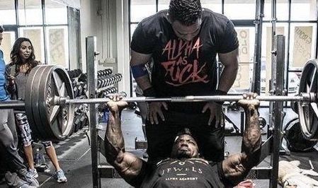 增肌|做俯卧撑练胸与用杠铃卧推练胸相比,这3点告诉你肌肉差距有多大