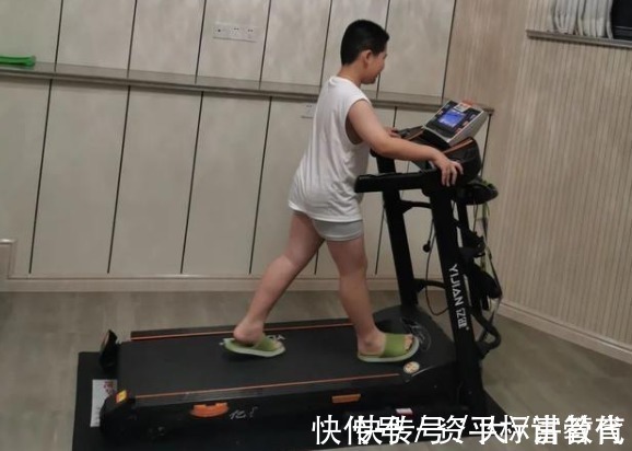 家长|双减后的周末,老师突然要求家长上传生活照,有人爆出了“猛料”