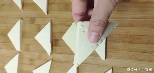 韭菜烧豆腐，媳妇的拿手家常菜，清香味美百吃不厌，春节过后吃！