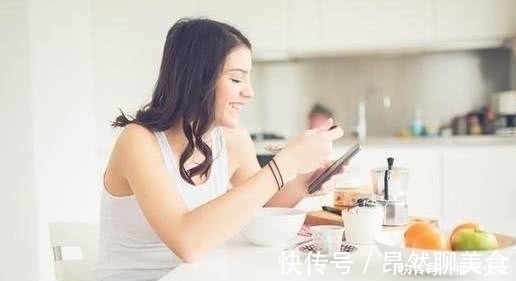 起床|早上起床,有4件“增寿”事,能做到2个也不错,你做到了几个?