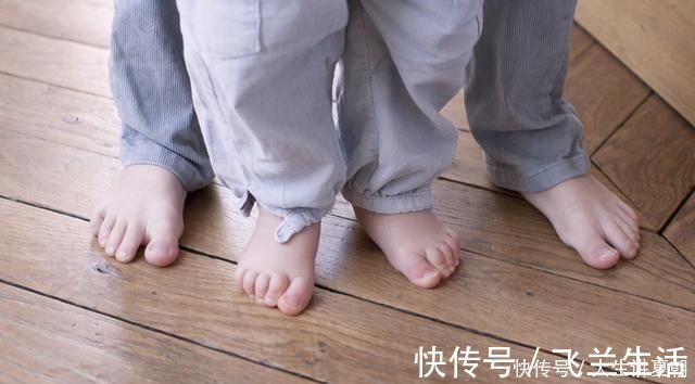 儿科医生|宝宝光脚有必要管吗儿科医生的解释很全面,妈妈别瞎操心了