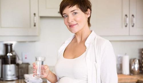 孕妇|孕期在这四个时间段喝水,羊水会更“清澈”,对胎儿发育好处多