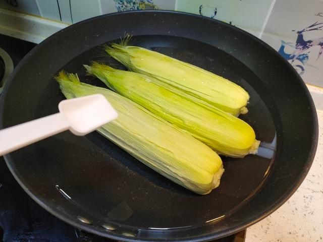 好吃|煮玉米切记不要直接下锅煮，记住三个技巧，玉米香甜软糯特好吃