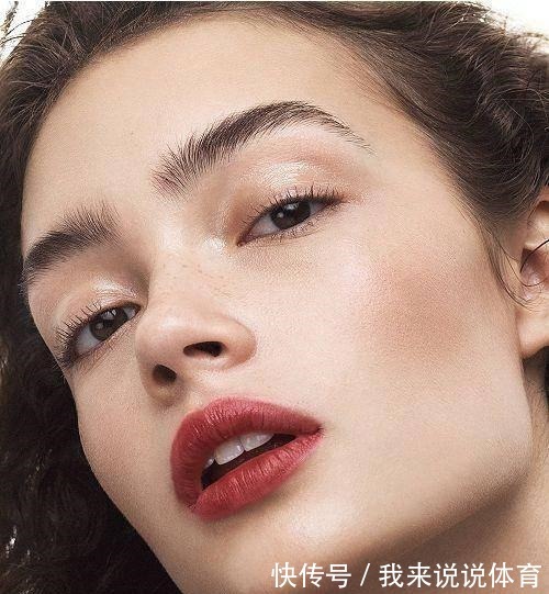 润唇膏|总有一些很微小的细节,比外形更能决定我们的气质!