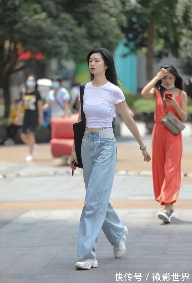 气质|夏末初秋多穿些时髦的牛仔单品来打造你的时髦气质吧！