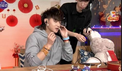 王者荣耀：林更新打野真厉害，黄子韬都叫野王哥哥，网友：好家伙