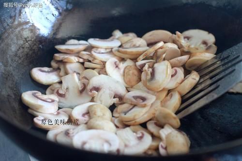 做法|口蘑像这样简单一做,口感鲜美又下饭,家庭餐桌不可少