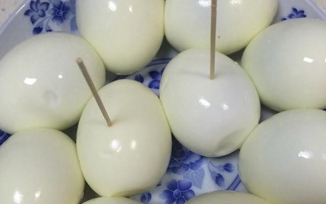 糖尿病人吃鸡蛋,可以吃蛋黄吗?忠告:真正要少吃的是几种常见菜