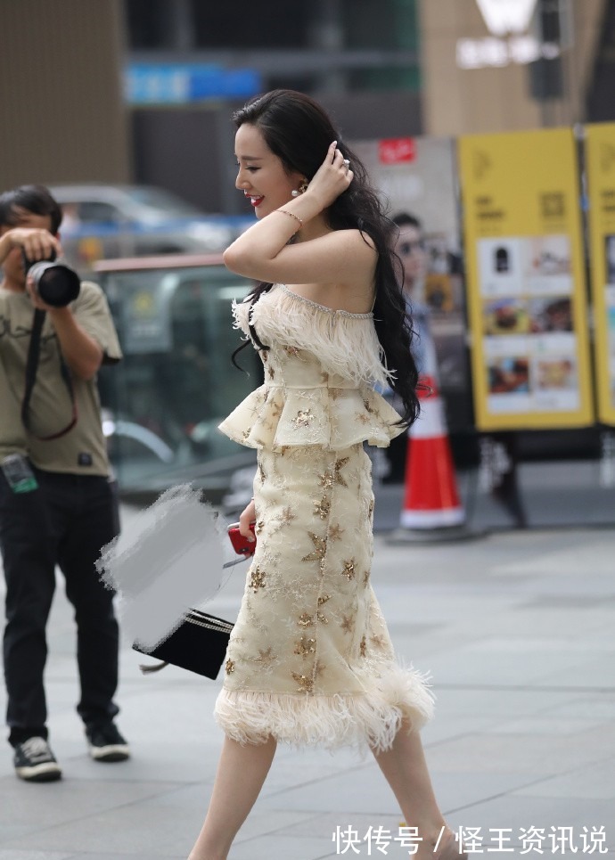 穿衣风格 姐姐穿衣风格真大胆，一件个性又复古的套裙，营造贵妇的气质！