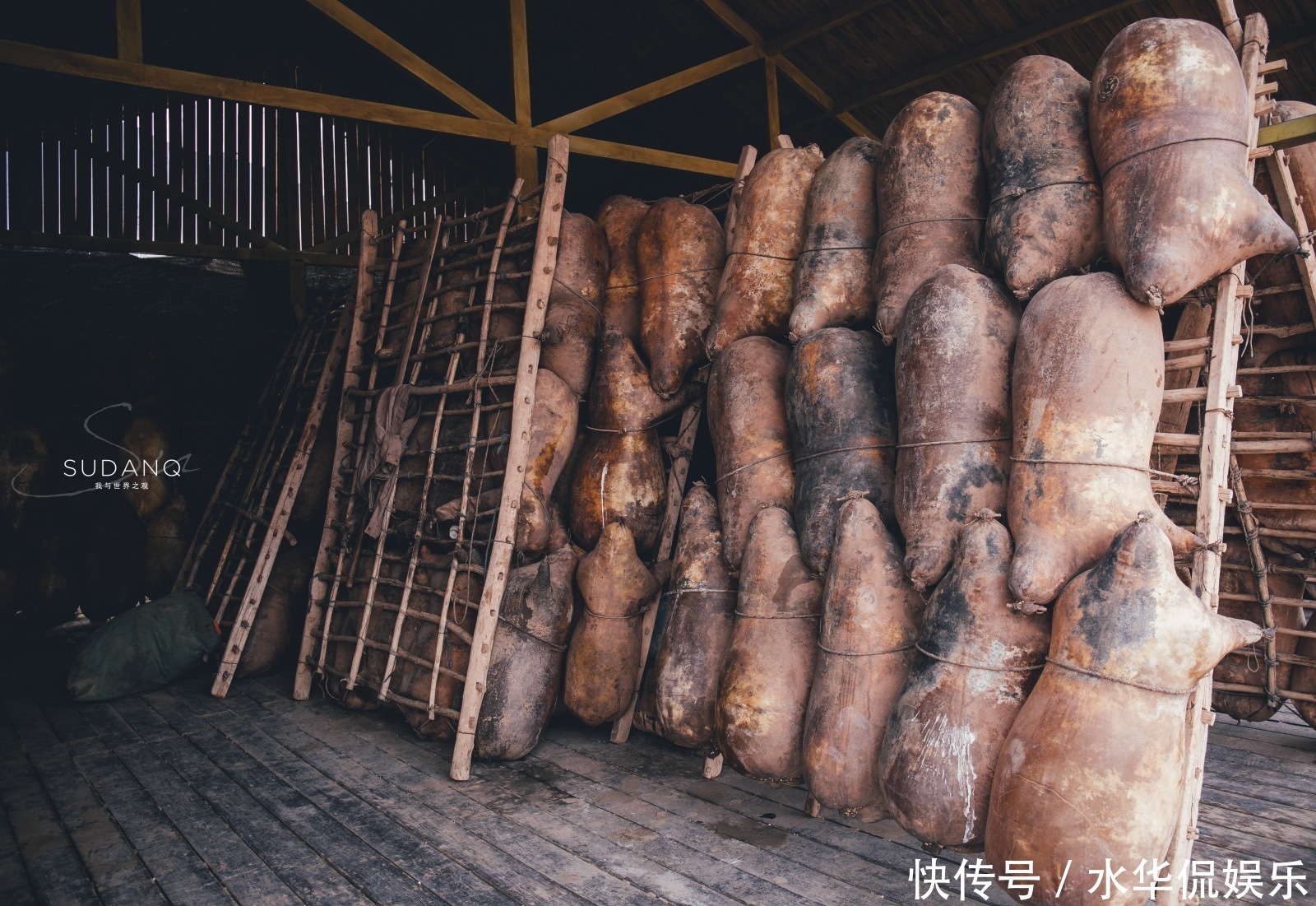 用动物的皮制作“船”,这个有千年历史的筏子,游客称“残忍”