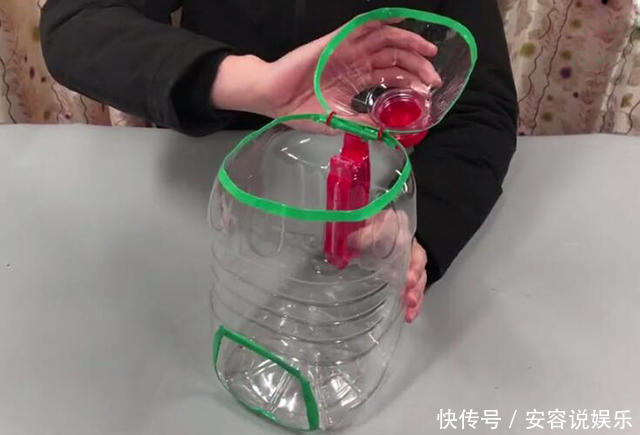 塑料瓶这样剪两下秒变收纳神器,放家里超实用,扔掉真是亏大了!