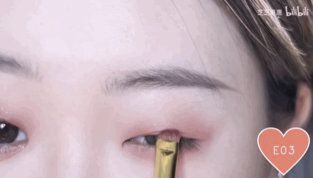 肿眼泡小肉脸，来跟Rosé学化妆