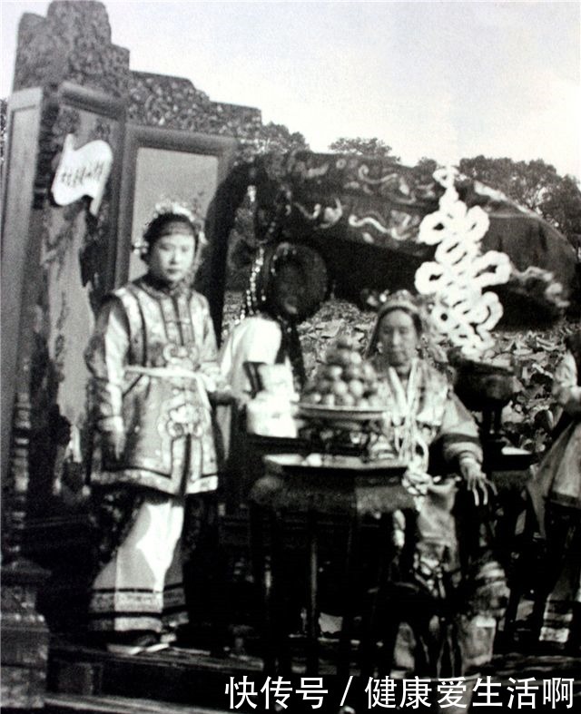 奢侈|晚清老照片慈禧奢侈过寿,打扮吓人的新娘,衣不遮体的乞丐