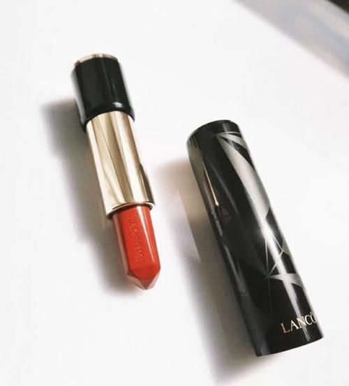 这些口红，让你显得整体的妆容很高级，黄皮的女生涂上也超级显白