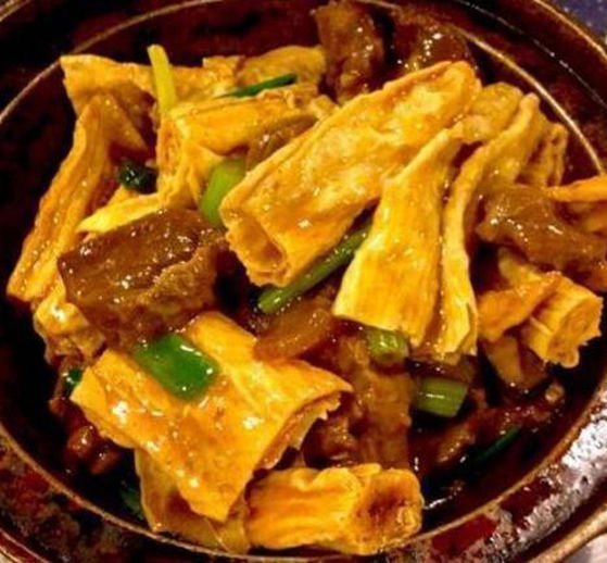 美食精选:腐竹焖牛腩,红烧带鱼,烧鸡翅,酸辣炒猪肝的做法
