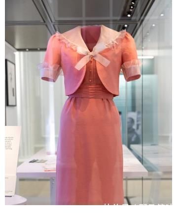 服装|黛妃穿搭为何经典？一次看懂英国皇室穿衣逻辑