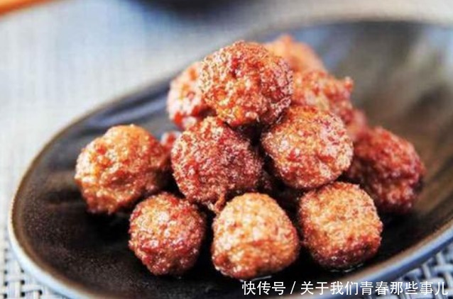 不管炸什么丸子,调馅时多加一勺它,保证膨松酥脆,好吃不油腻