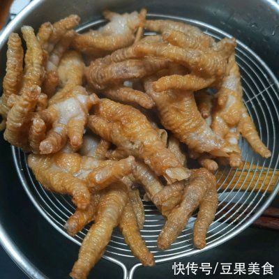 豆豉|别怪我没提醒你，这道豉汁虎皮凤爪一吃就上瘾