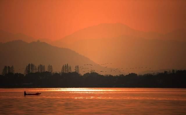 诗人|这首诗只有四句，却浓缩了沉甸甸的人生沧桑，读来让人回味无穷