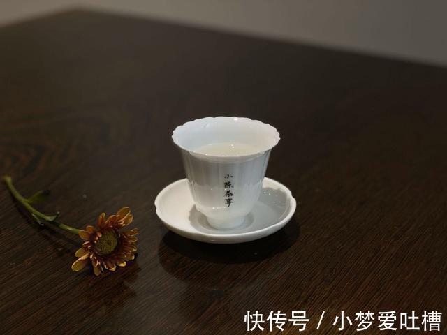 春白茶|冬天煮老白茶暖身,夏天喝新茶解暑,那秋天该如何喝白茶润燥