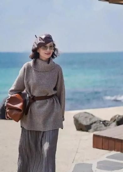 减龄大气！三木妈妈的“轻奢风格”太实用，选对单品，轻松逆龄