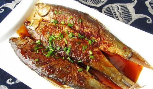 炖鱼,加酒加醋去腥就废了,正确的是放“它”,吃起来不腥,特鲜