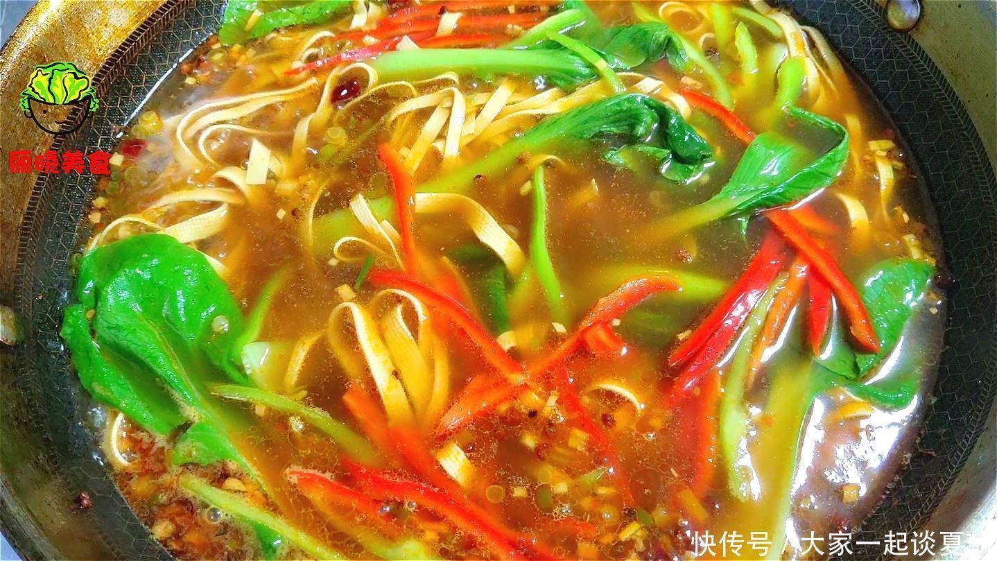 豆腐皮别炒菜了,教你好吃做法,我家一周吃5次,真的是太解馋了