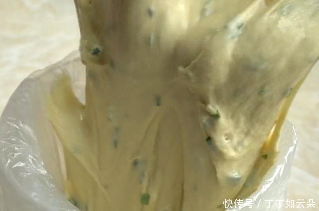 天冷我家常吃这早餐饼,全程手不沾面,蓬松暄软像面包,孩子爱吃