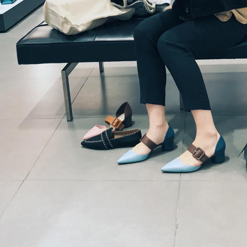 烂大街的小CK：我靠着实惠与设计感变身万千女性的心头好