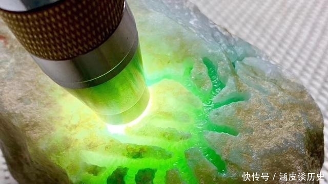 真假|如何鉴定出翡翠原石的真假与辨别翡翠原石的好坏?