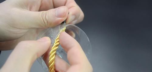 塑料瓶上穿一根绳子真厉害,这个用途懂的人还不多,早知道早受益