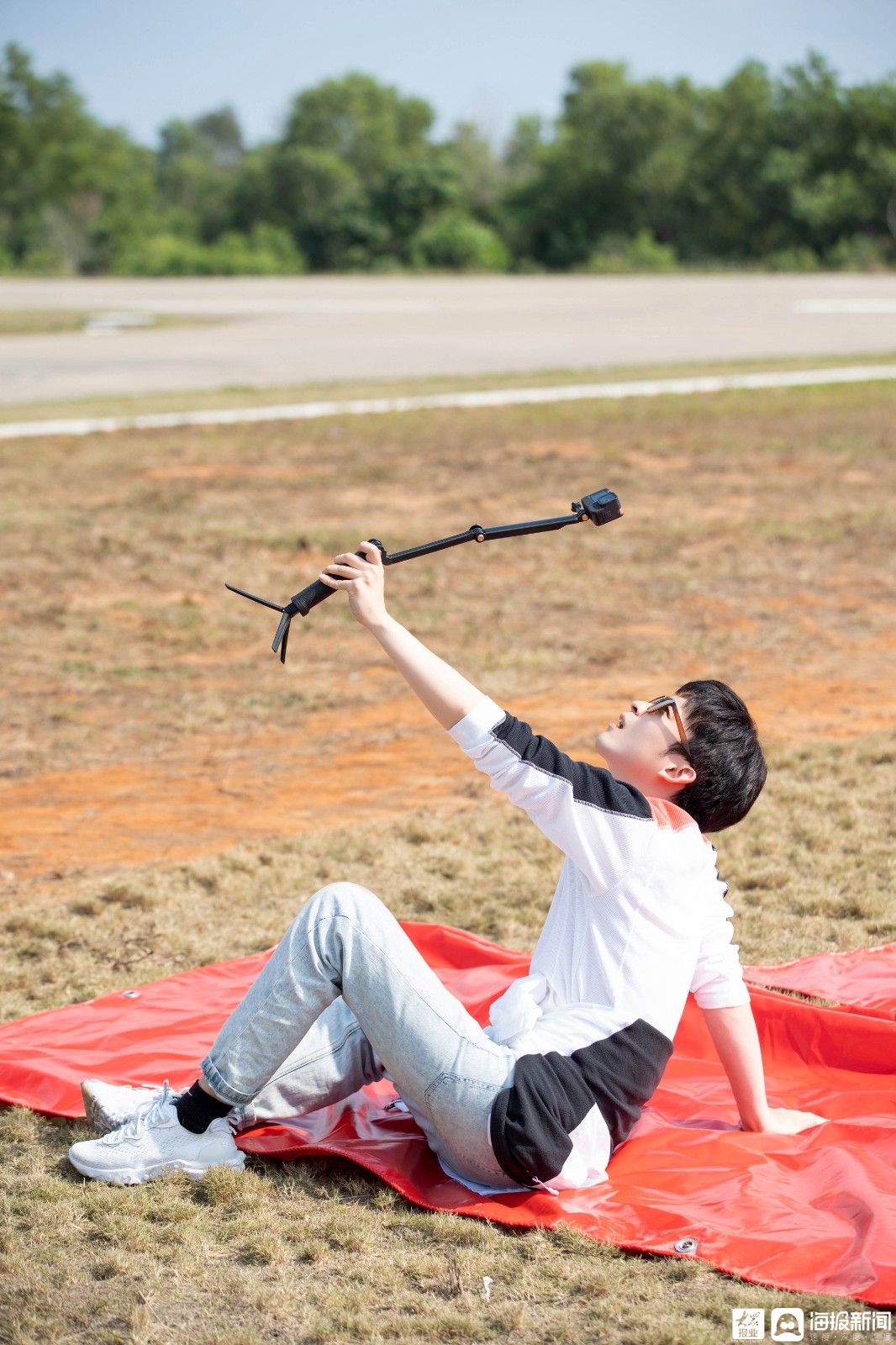 王俊凯|董子健对每个摄像头告别 《恰好是少年》海边放烟火浪漫收官