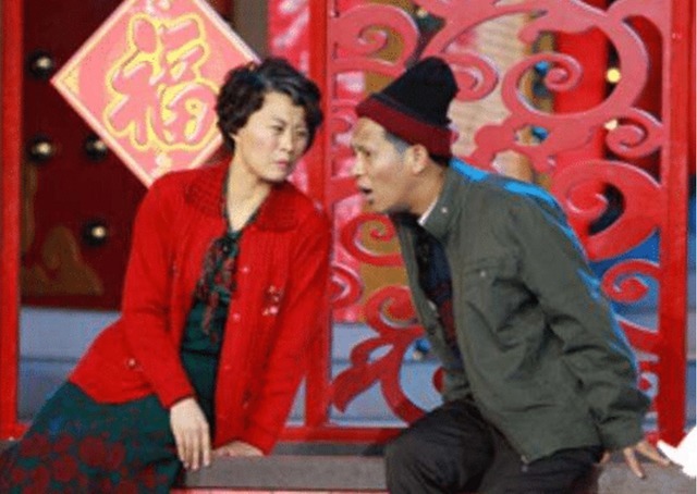 第一次上春晚紧张到忘词,情急之下随口一句话,却成为经典台词