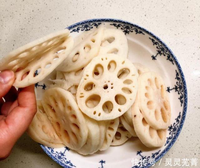 炸藕|外酥里嫩的炸藕夹,告诉你一个小妙招,藕夹好看又好吃!