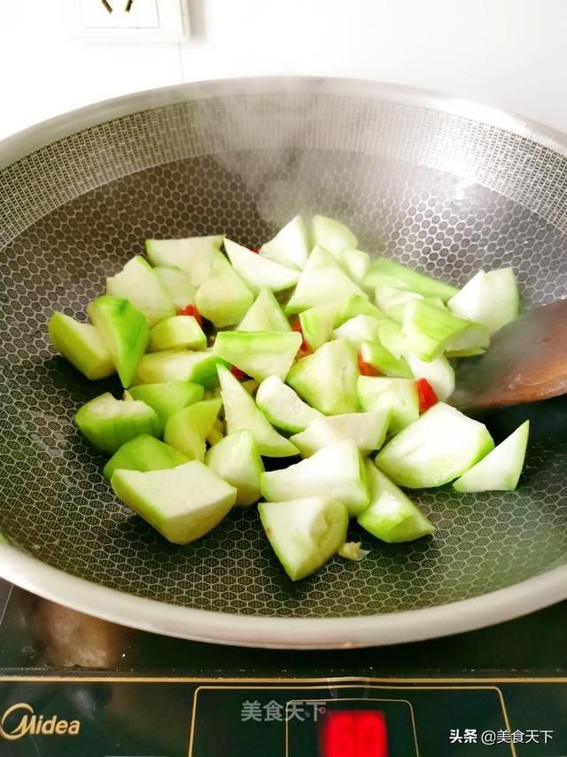 吃了30年丝瓜，这种做法最营养！只要5分钟，鲜味十足可口下饭
