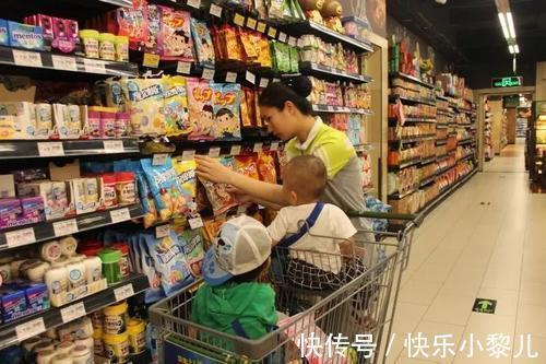 奶奶|孩子打烂超市的碗,妈妈的教育方式,超市人人称赞并直接免去赔偿