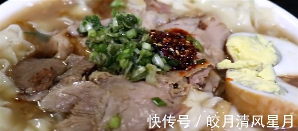 卤汁|临洮小哥卖热凉面,一碗面卤汁浇两遍,有客人开车300公里过来吃!