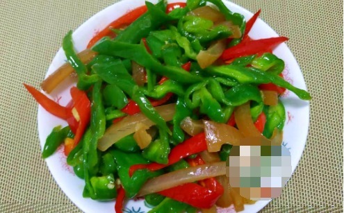 没什么胃口吃饭,我随便炒了这菜,上桌立马胃口大开,配饭吃撑了