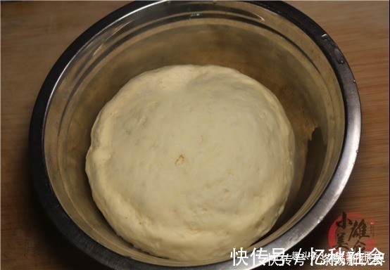 面粉|才知道，发面不用等几个小时，只需加一把，10分钟就发满盆，实用