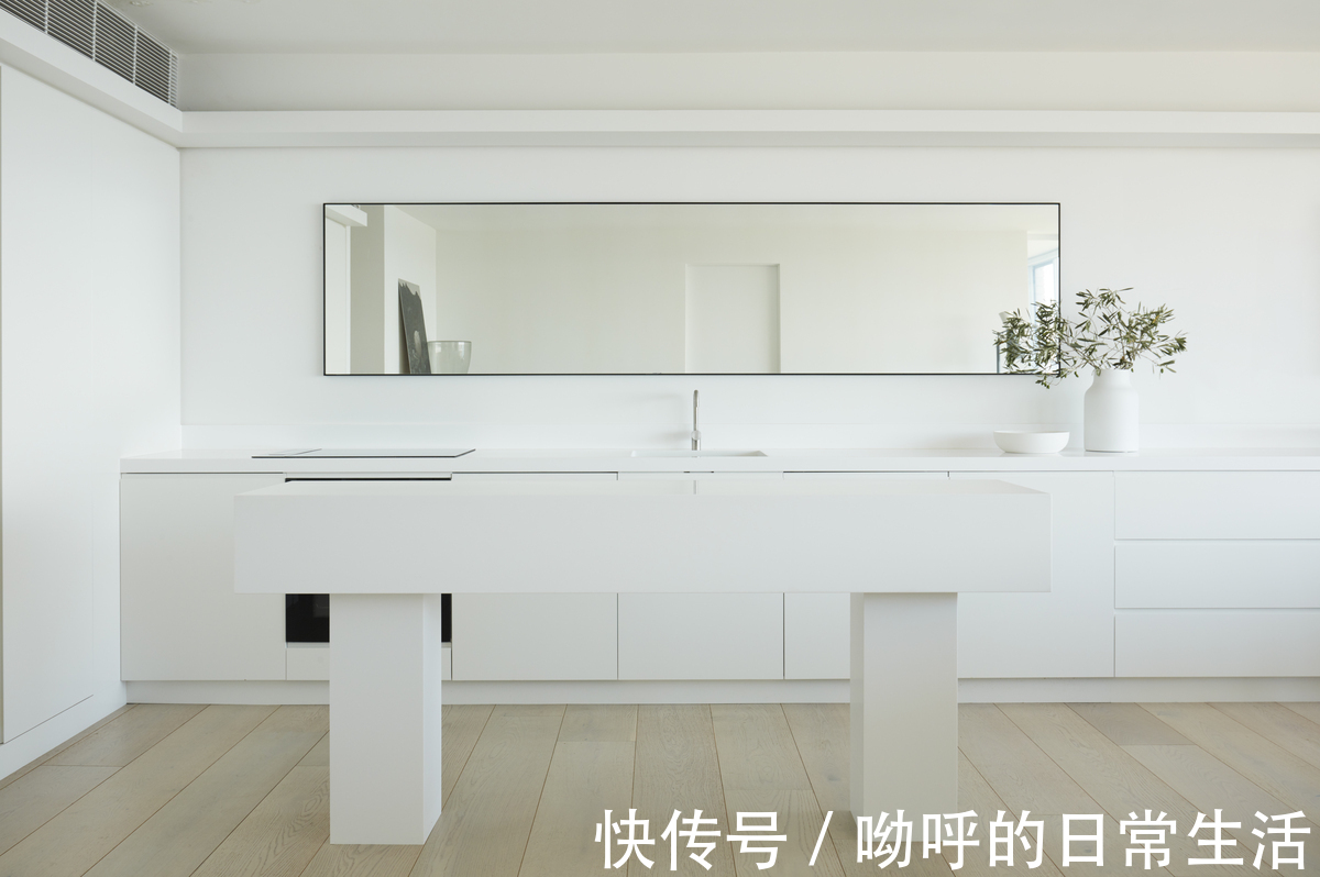 布鲁克|80㎡极简小公寓,坐拥美丽海湾景色