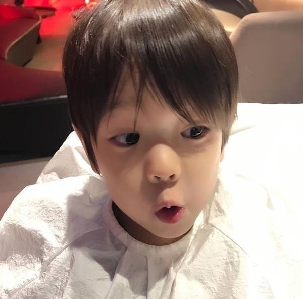 嗯哼大王长大了，变双眼皮越来越像霍思燕，要比爸爸杜江还帅了！