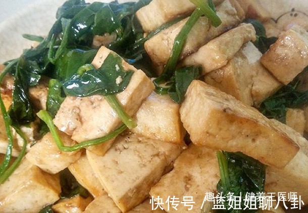 胆固醇|更年期的女性骨质疏松身体差,多吃补钙菜,补充高钙强身体