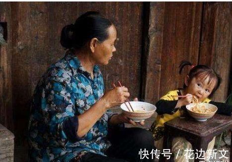 素质|妈妈带孩子在高铁上吃泡面，被指责没素质，网友一边倒：骂得对