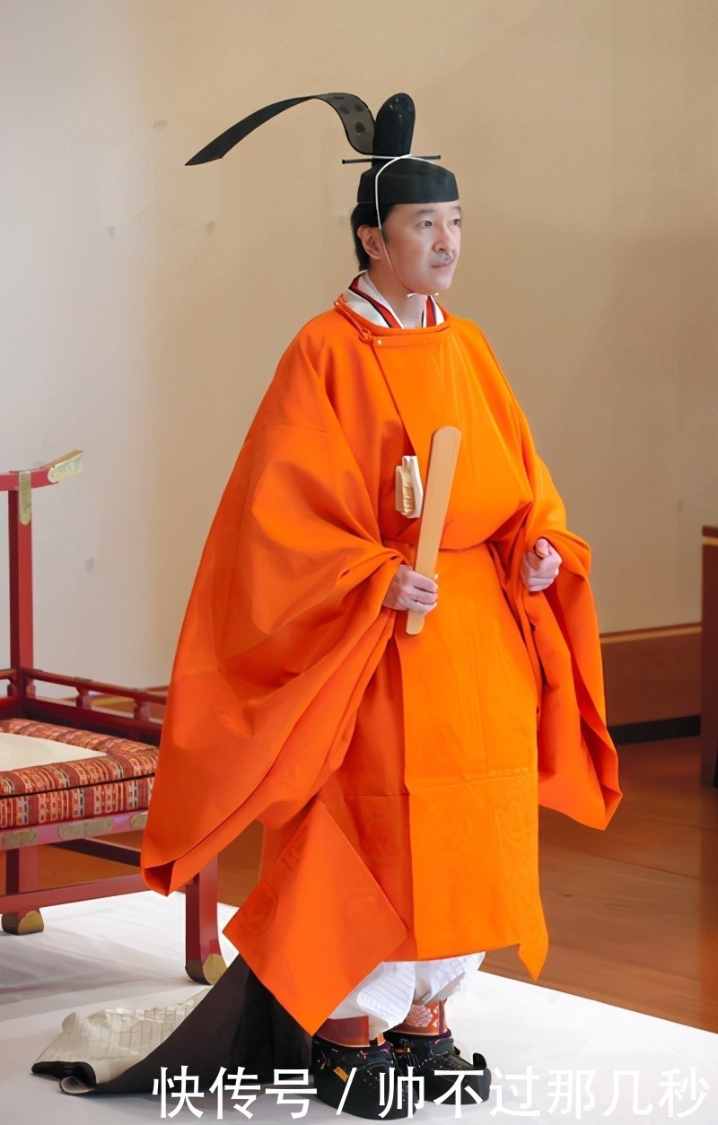 选择|日本皇室册封皇太子！雅子皇后穿“十二单”好隆重，纪子妃惊艳了