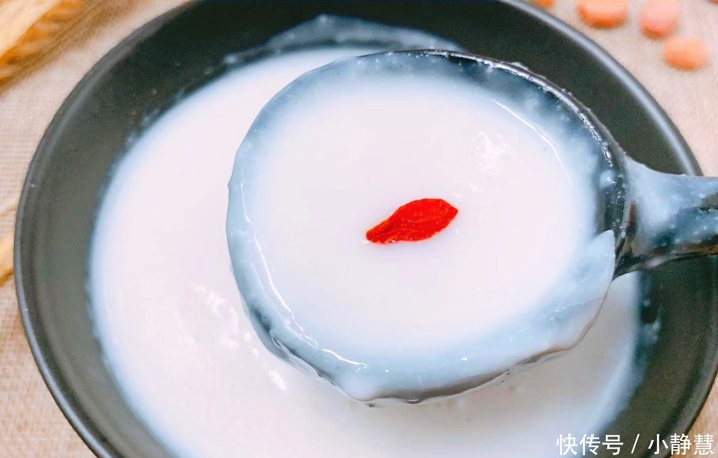 花生和此物是天生一对,每周吃2次,皮肤光滑不长皱纹,裸妆也美