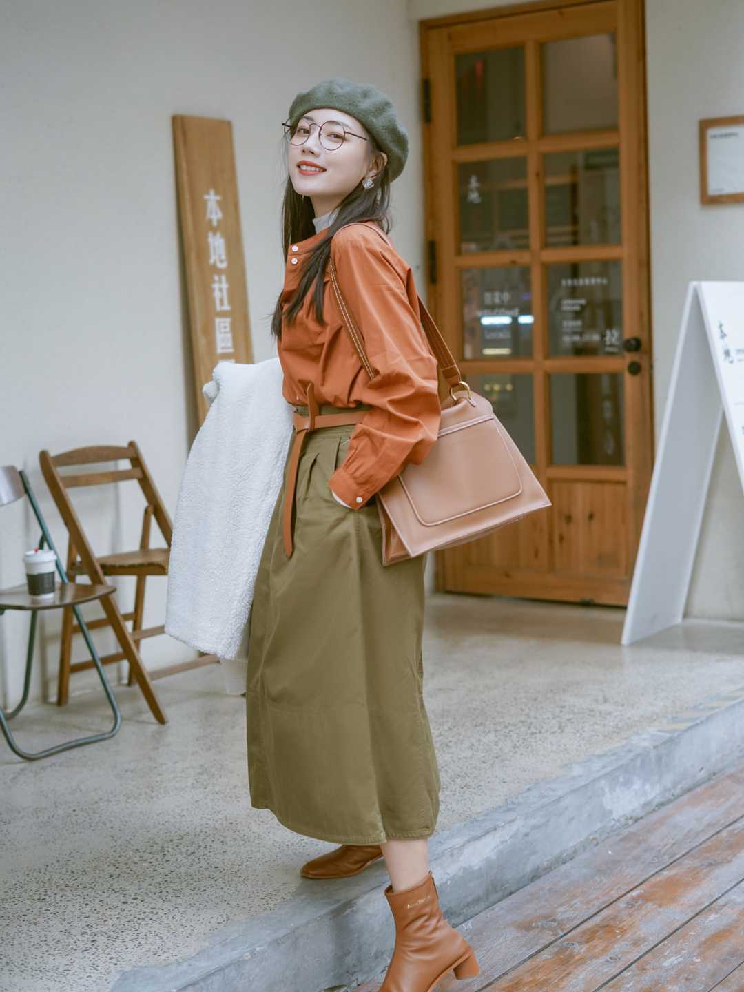 针织开衫 新年怎么穿才能个性又时髦?看看这几套穿搭,精致洋气还讨喜