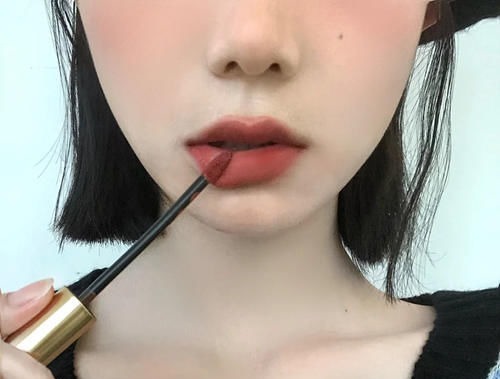 辣妹 要温柔也要酷,2021“奶凶系”口红指南,做个甜酷辣妹吧