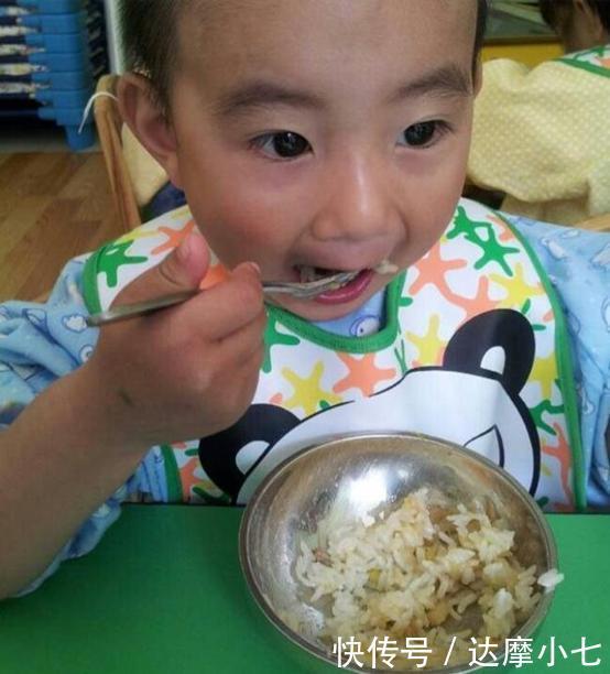 男童|吃1次等于吃10个塑料袋,7岁男童积食不长个,只因“毒晚餐”